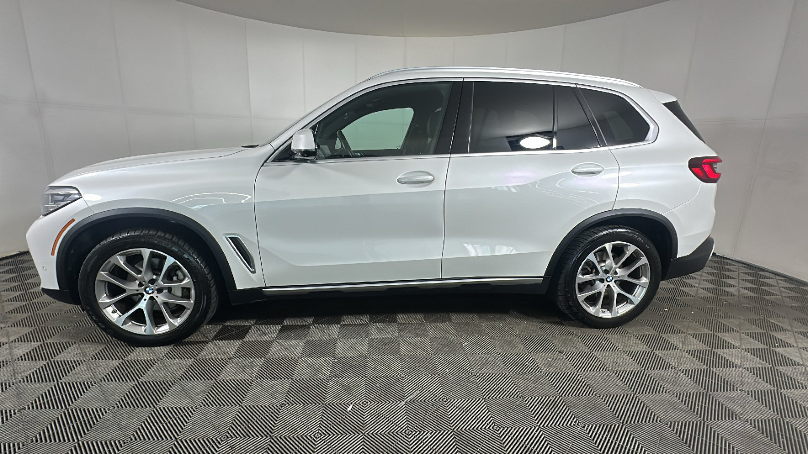 Used 2023 BMW X5 xDrive40i AWD/4WD image 7