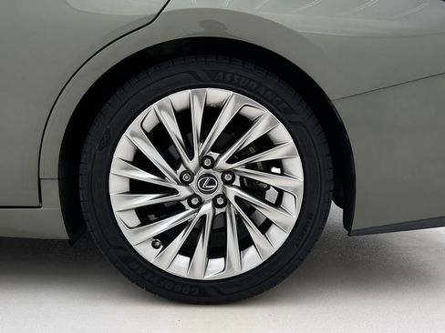 Used 2019 Lexus ES 350 w/ Accessory Package FWD image 28