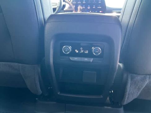 Used 2025 Chevrolet Traverse Z71 w/ Enhanced Driving Package AWD/4WD image 26