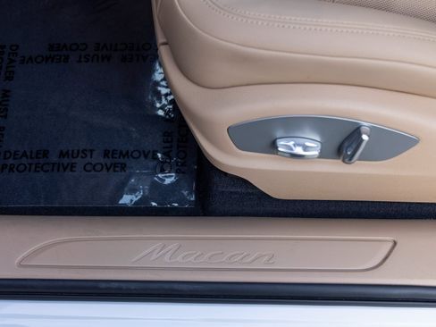 Certified 2025 Porsche Macan image 24