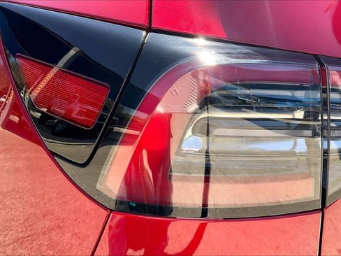 Used 2024 Tesla Model Y Long Range image 27