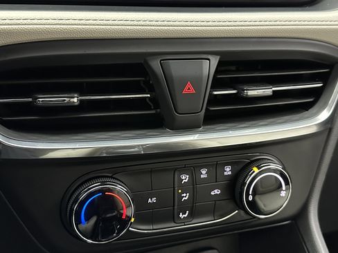 Used 2024 Buick Encore GX Preferred image 15