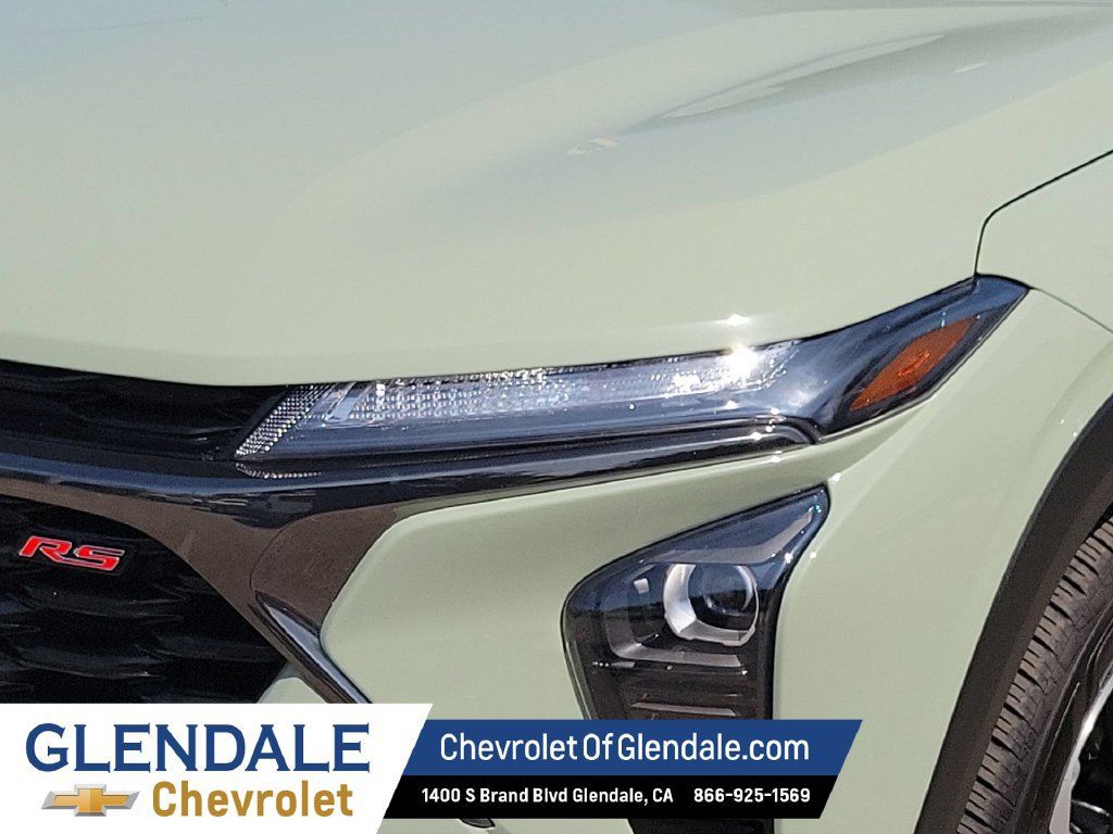 Used 2024 Chevrolet Trax RS w/ Driver Confidence Package FWD image 9