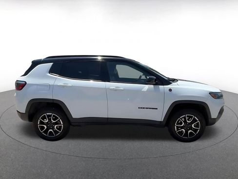Used 2025 Jeep Compass Trailhawk AWD/4WD image 16