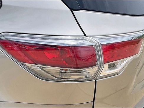 Used 2016 Toyota Highlander XLE FWD image 30