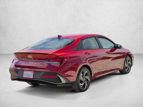 Certified 2025 Hyundai Elantra Sport FWD image 6