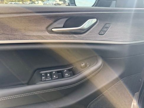 New 2025 Jeep Grand Cherokee L Limited w/ Luxury Tech Group II image 15