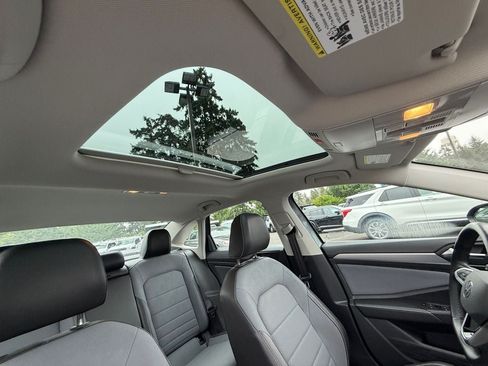 Used 2025 Volkswagen Jetta SE FWD image 27
