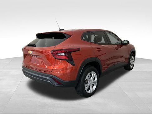Used 2024 Chevrolet Trax LS w/ Driver Confidence Package FWD image 5
