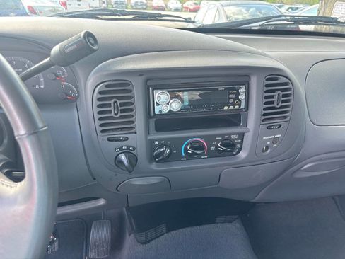 Used 2002 Ford F150 XLT image 12