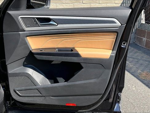 Used 2021 Volkswagen Atlas Cross Sport SEL Premium image 23