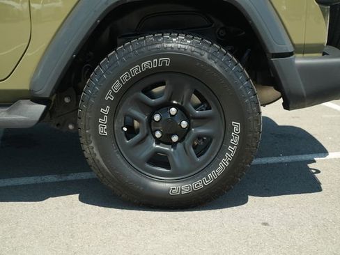 Used 2025 Jeep Wrangler Sport AWD/4WD image 37