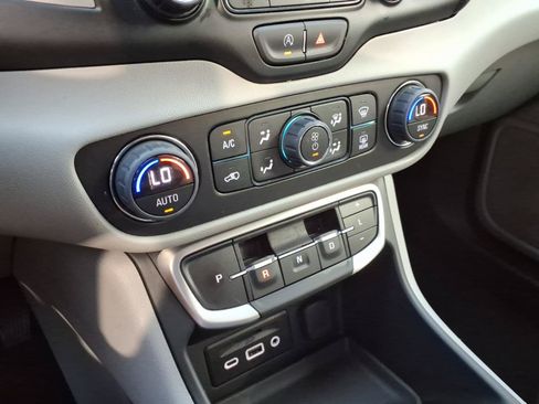 Used 2024 GMC Terrain SLT FWD image 16