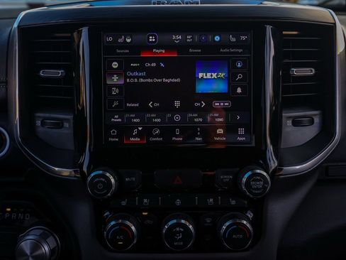 Used 2024 RAM 1500 Laramie image 28