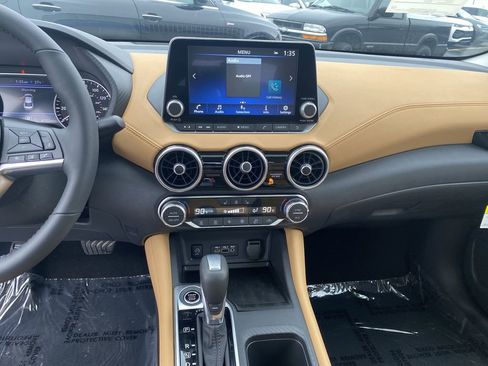 New 2025 Nissan Sentra SV w/ SV Premium Package image 9