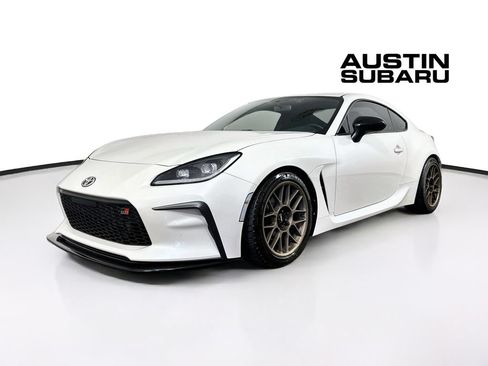Used 2024 Toyota GR86 RWD image 3