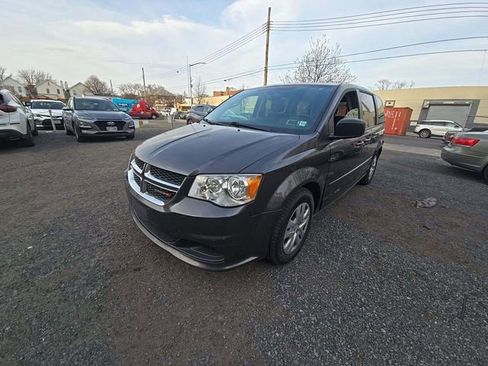 Used 2017 Dodge Grand Caravan SE w/ Power Window Group FWD image 2