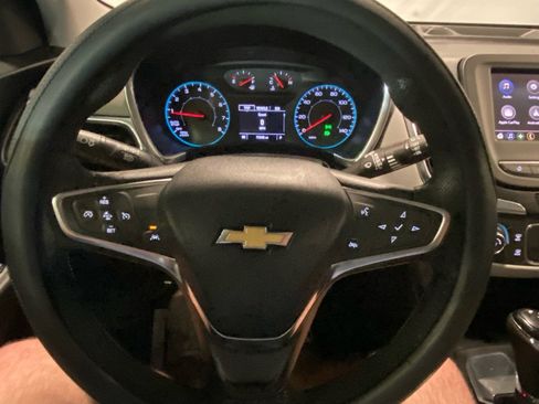 Used 2021 Chevrolet Equinox LS image 38