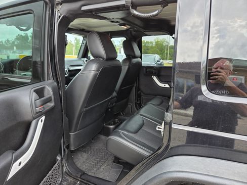 Used 2015 Jeep Wrangler Unlimited Sahara w/ Quick Order Package 24X AWD/4WD image 18