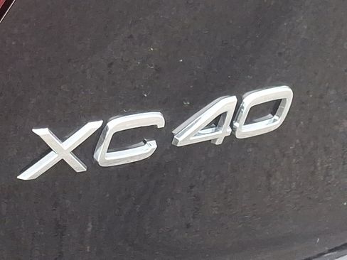 New 2025 Volvo XC40 B5 Core w/ Protection Package Premier image 21