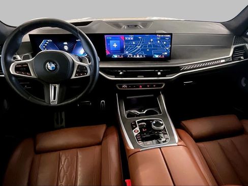 Used 2025 BMW X7 M60i AWD/4WD image 14
