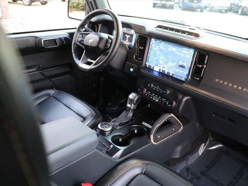 Used 2025 Ford Bronco Badlands image 11