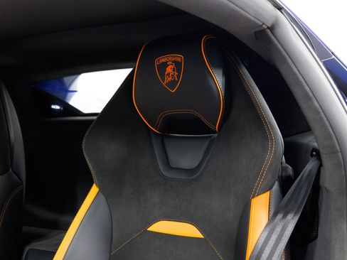 Used 2023 Lamborghini Huracan Tecnica RWD image 17