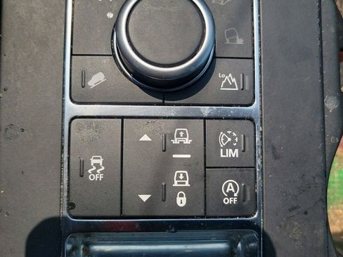 Used 2018 Land Rover Discovery SE image 31