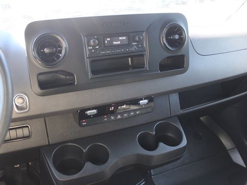 Used 2022 Mercedes-Benz Sprinter 1500 image 48