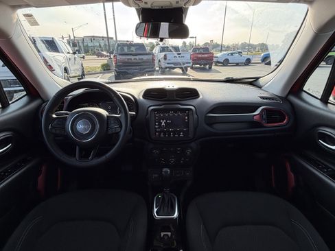 Used 2022 Jeep Renegade Latitude AWD/4WD image 9