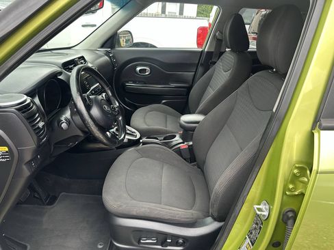 Used 2015 Kia Soul ! FWD image 8