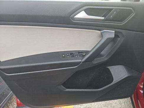 Used 2019 Volkswagen Tiguan SE w/ Panoramic Sunroof Package AWD/4WD image 12