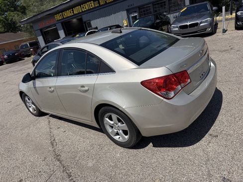 Used 2016 Chevrolet Cruze LT FWD image 3