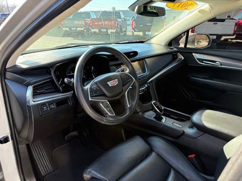 Used 2017 Cadillac XT5 Luxury image 3