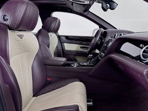 Used 2018 Bentley Bentayga image 6