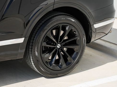 Used 2019 Bentley Bentayga image 34