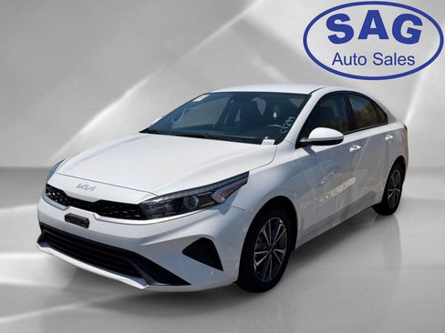 Used 2023 Kia Forte LXS FWD image 5