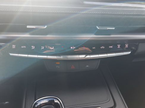 Certified 2024 Cadillac XT4 Premium Luxury AWD/4WD image 24