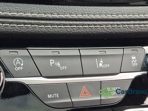 Used 2025 Chrysler Pacifica Limited FWD image 27