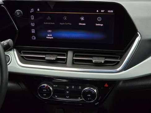 Used 2025 Chevrolet Trax LT w/ LT Convenience Package FWD image 13
