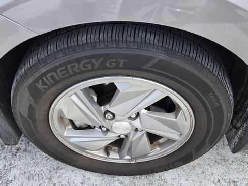 Used 2024 Hyundai Elantra SE image 5