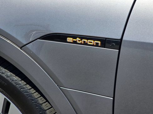 Used 2021 Audi e-tron Premium w/ Convenience Plus Package AWD/4WD image 13