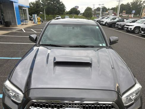 Used 2016 Toyota Tacoma TRD Sport w/ Towing Package AWD/4WD image 4