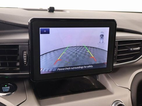 Used 2021 Ford Explorer XLT w/ Equipment Group 202A image 6