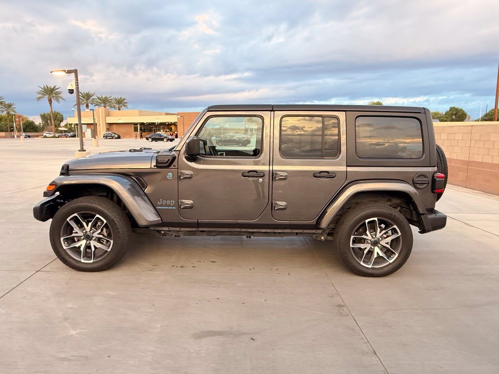 Used 2024 Jeep Wrangler Unlimited w/ Convenience Group AWD/4WD image 11