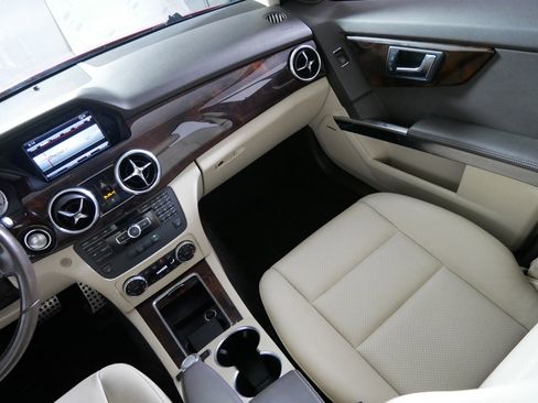 Used 2013 Mercedes-Benz GLK 350 4MATIC image 11