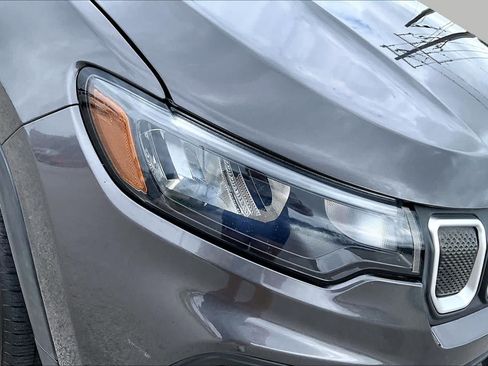 Used 2022 Jeep Compass Latitude FWD image 28