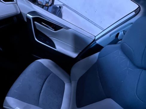 Used 2024 Toyota RAV4 XLE image 33