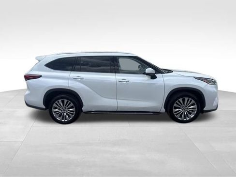 Used 2023 Toyota Highlander Platinum FWD image 6