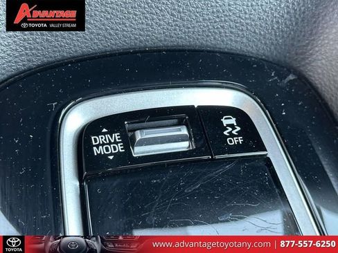 Used 2023 Toyota Corolla SE w/ Carpet Mat Package (TMS) FWD image 33
